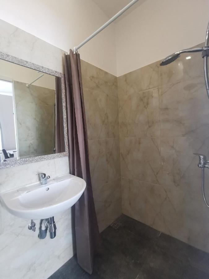 Central Hotel With Free Parking 리가 외부 사진